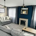 Bridgewater Lodge With Hot Tub