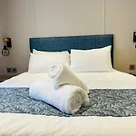 Bridgewater Lodge With Hot Tub