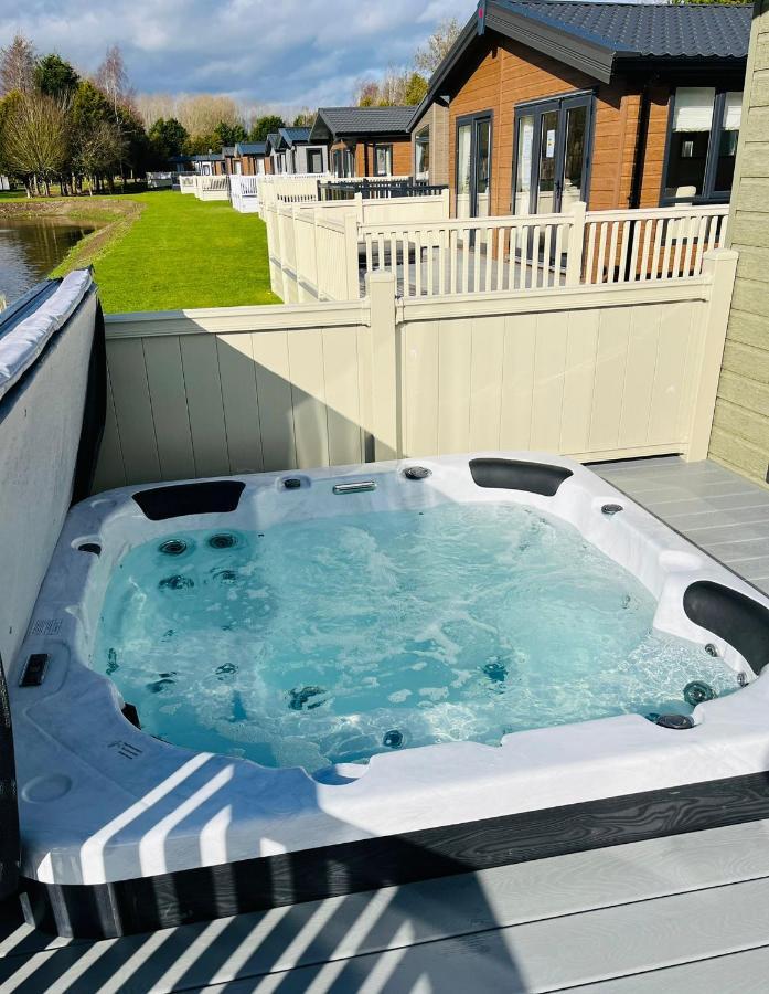 Bridgewater With Hot Tub * York