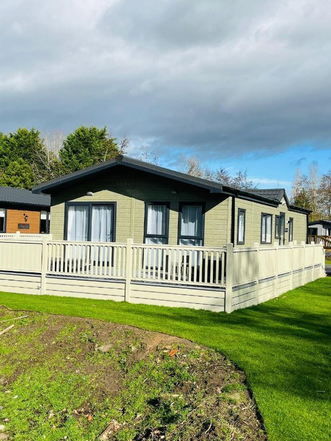 Bridgewater With Hot Tub Holiday home